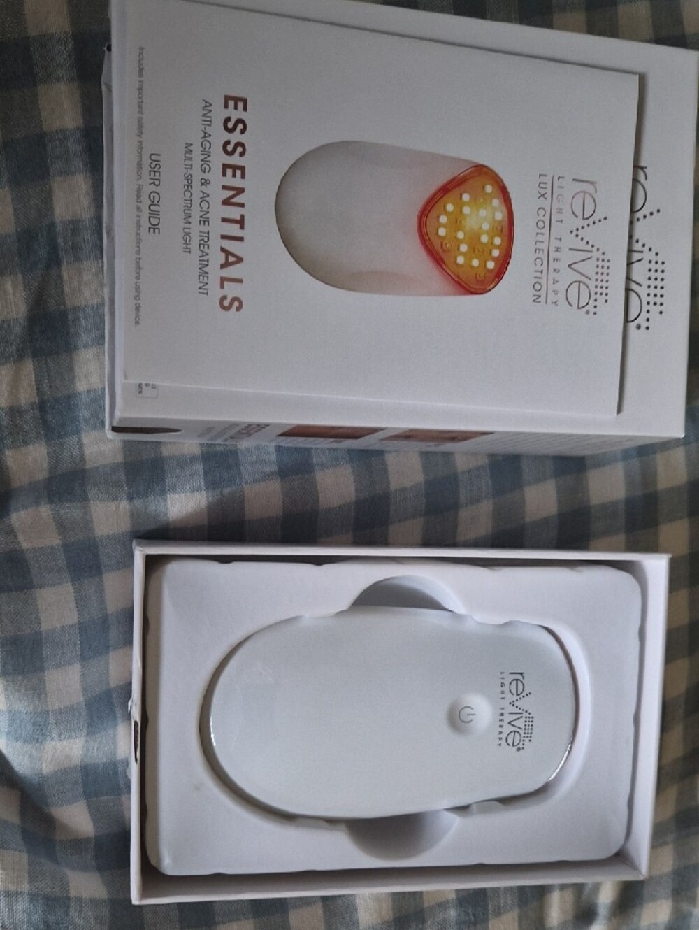 ReVive Essentials Anti-Aging & Acne Treatment Multi Spectrum Light - Picture 4 of 5